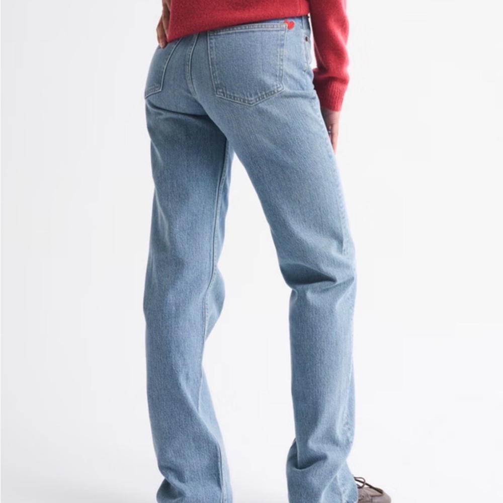 Abercrombie 90s High Rise Relaxed Embroidered Jeans - Picture 4 of 4